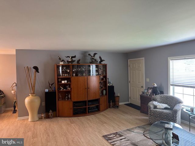 2 ELM CIR, Quakertown, PA 18951