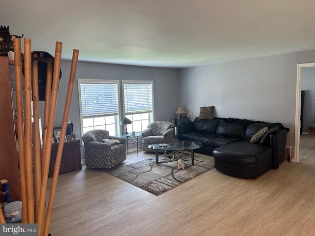 2 ELM CIR, Quakertown, PA 18951