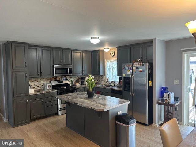 2 ELM CIR, Quakertown, PA 18951