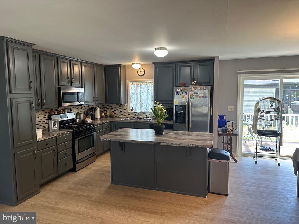 2 ELM CIR, Quakertown, PA 18951