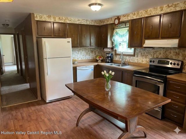 71 Cole Lane, West Coxsackie, NY 12192