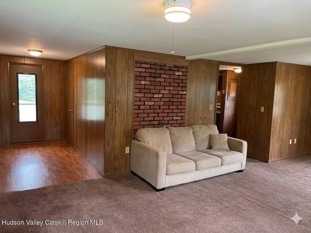 71 Cole Lane, West Coxsackie, NY 12192