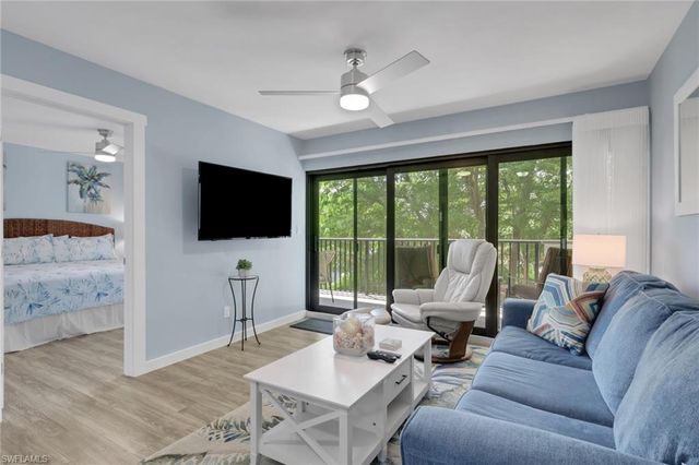 600 Neapolitan WAY 357, Naples, FL 34103