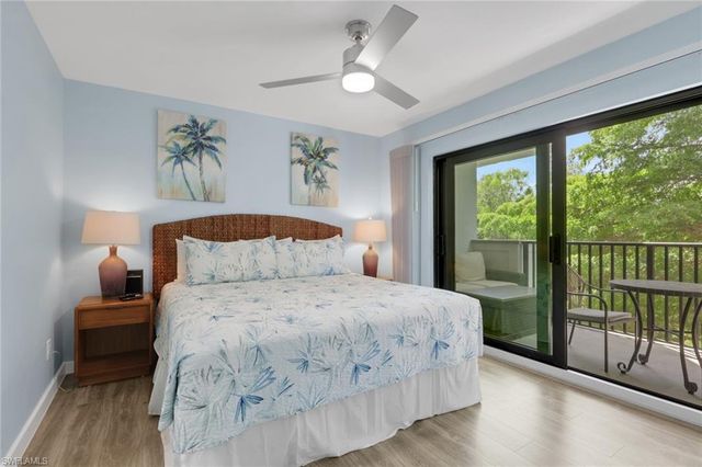 600 Neapolitan WAY 357, Naples, FL 34103