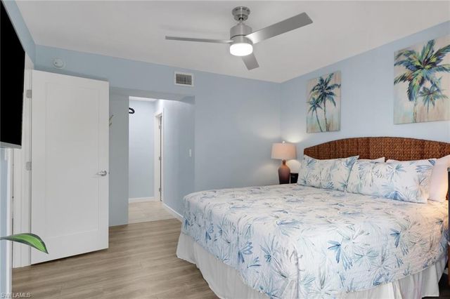 600 Neapolitan WAY 357, Naples, FL 34103