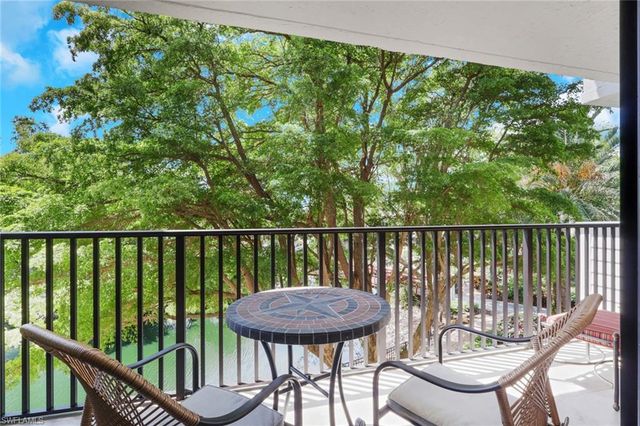 600 Neapolitan WAY 357, Naples, FL 34103