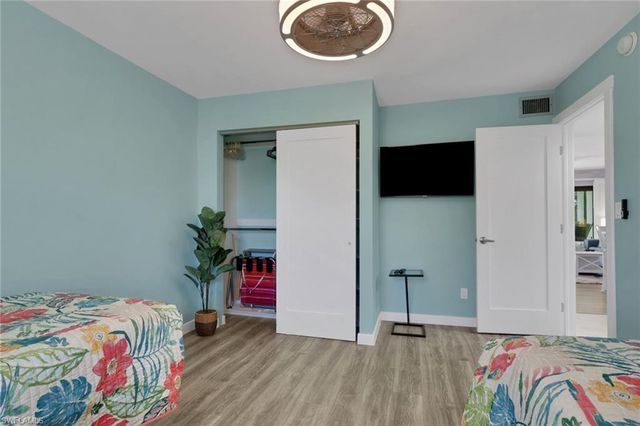 600 Neapolitan WAY 357, Naples, FL 34103