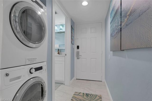 600 Neapolitan WAY 357, Naples, FL 34103