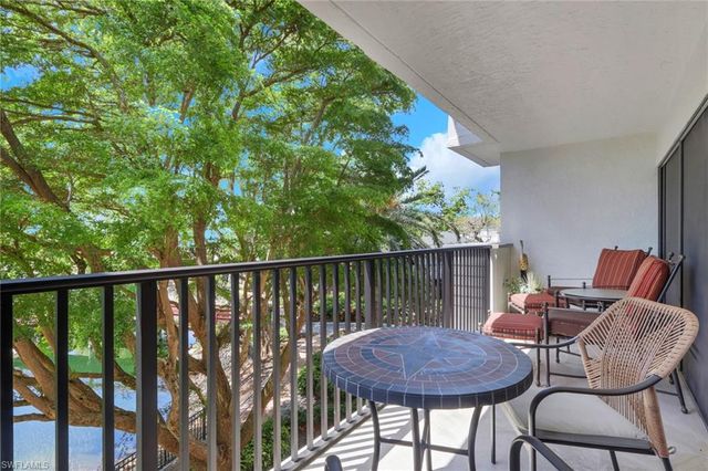 600 Neapolitan WAY 357, Naples, FL 34103