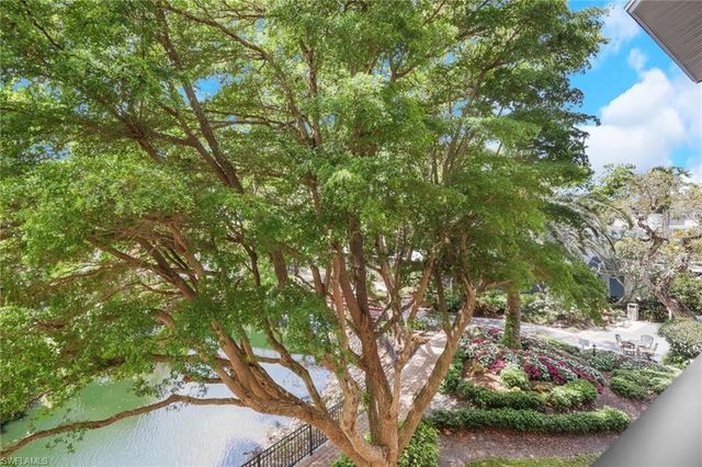 600 Neapolitan WAY 357, Naples, FL 34103