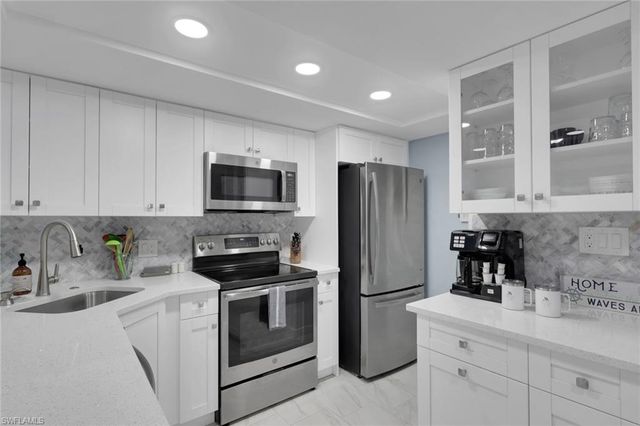 600 Neapolitan WAY 357, Naples, FL 34103