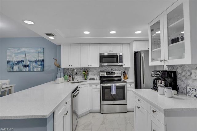 600 Neapolitan WAY 357, Naples, FL 34103