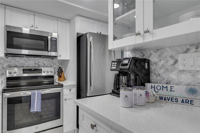 600 Neapolitan WAY 357, Naples, FL 34103