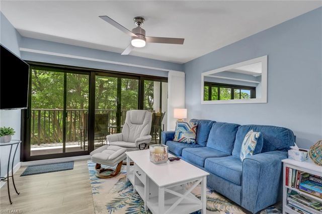 600 Neapolitan WAY 357, Naples, FL 34103