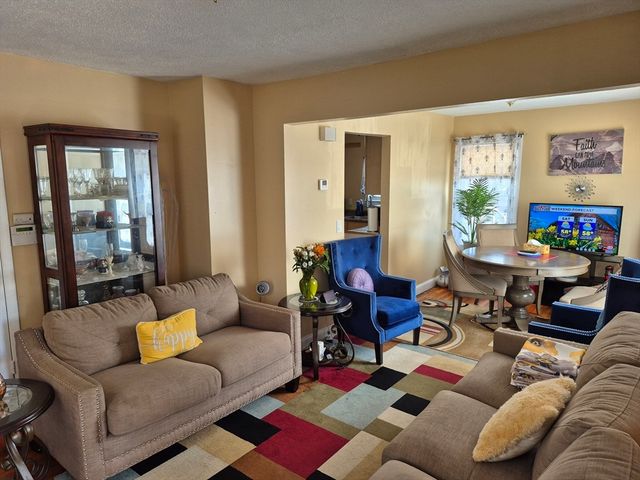 58 Eureka, Springfield, MA 01104