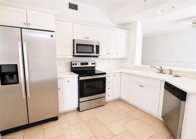 410 Bayfront PL 2308, Naples, FL 34102