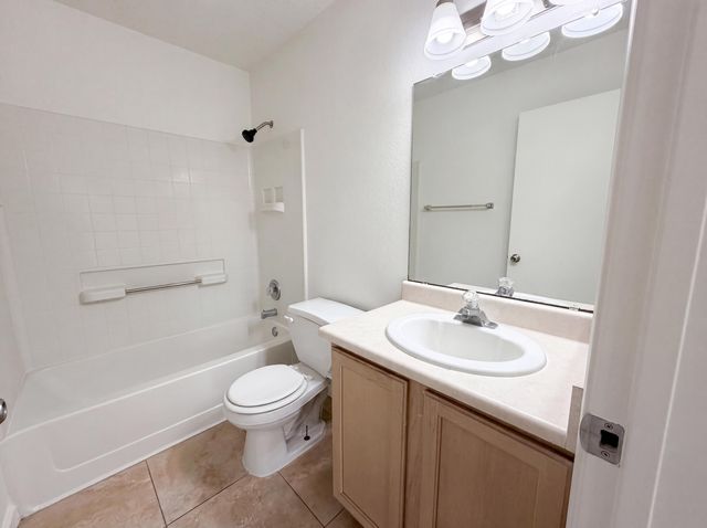 6948 Angela Drive NE, Rio Rancho, NM 87144