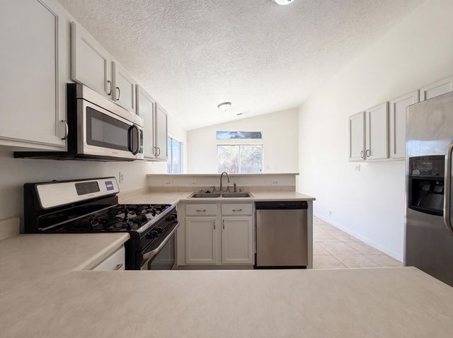 6948 Angela Drive NE, Rio Rancho, NM 87144