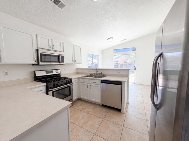 6948 Angela Drive NE, Rio Rancho, NM 87144
