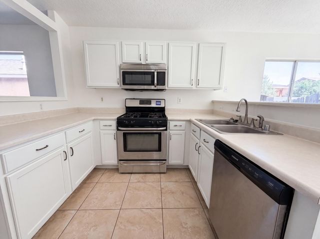 6948 Angela Drive NE, Rio Rancho, NM 87144