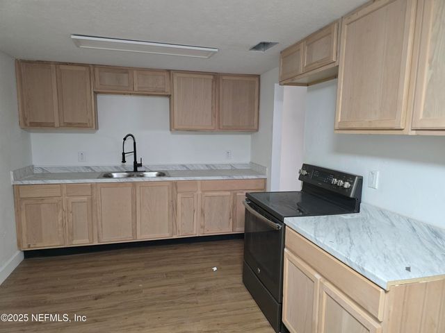 7772 LAKE PARK Drive, Jacksonville, FL 32208