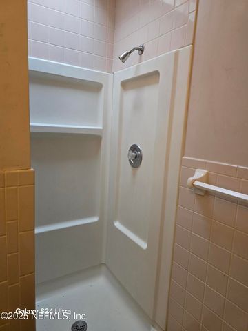 7772 LAKE PARK Drive, Jacksonville, FL 32208