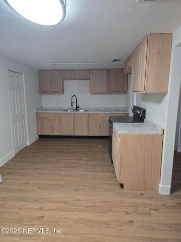 7772 LAKE PARK Drive, Jacksonville, FL 32208