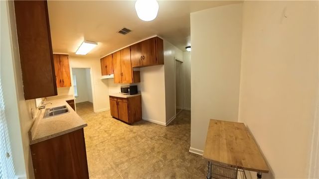 800 Hamilton St, Sinton, TX 78387