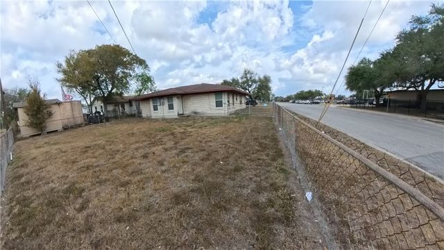 800 Hamilton St, Sinton, TX 78387