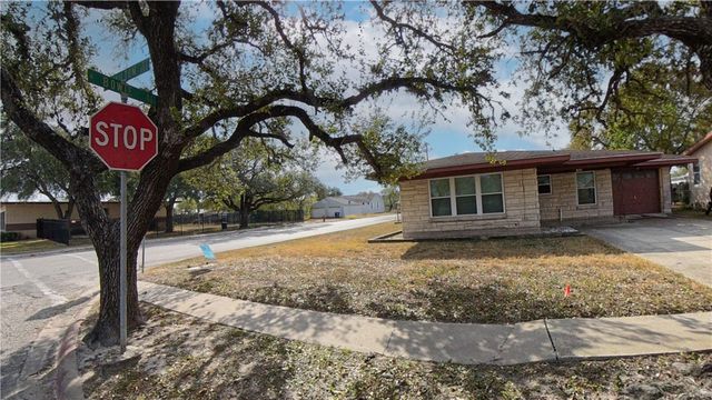 800 Hamilton St, Sinton, TX 78387