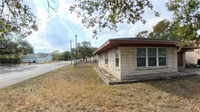 800 Hamilton St, Sinton, TX 78387