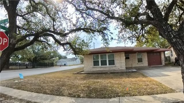 800 Hamilton St, Sinton, TX 78387