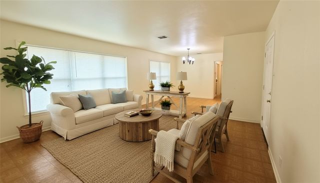 800 Hamilton St, Sinton, TX 78387