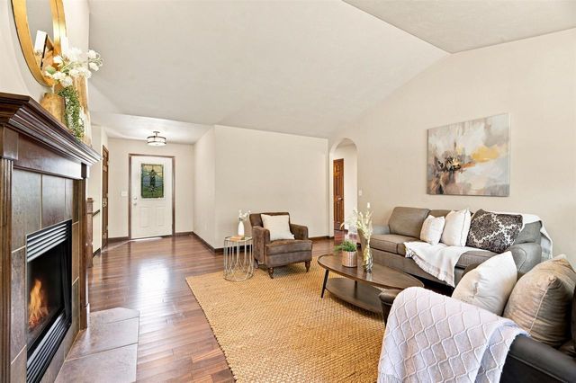 W7252 DOVER COURT, Greenville, WI 54942