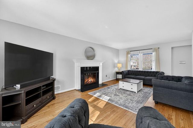 8905 SIDE SADDLE RD, Springfield, VA 22152