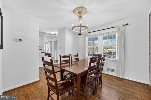 8905 SIDE SADDLE RD, Springfield, VA 22152