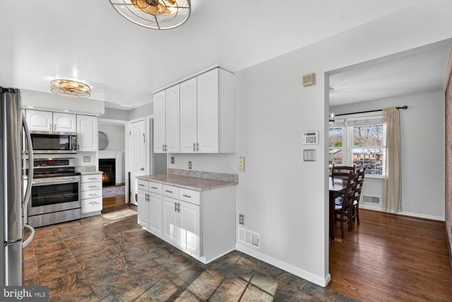 8905 SIDE SADDLE RD, Springfield, VA 22152