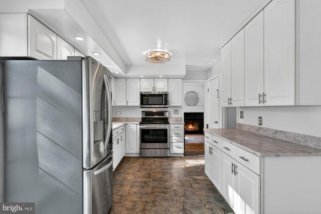 8905 SIDE SADDLE RD, Springfield, VA 22152