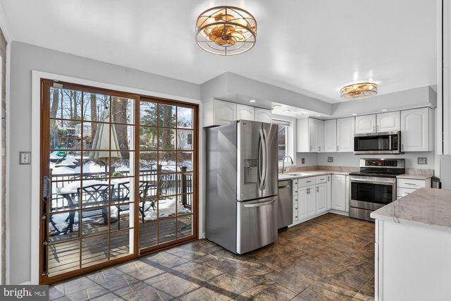 8905 SIDE SADDLE RD, Springfield, VA 22152