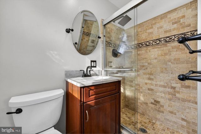 8905 SIDE SADDLE RD, Springfield, VA 22152