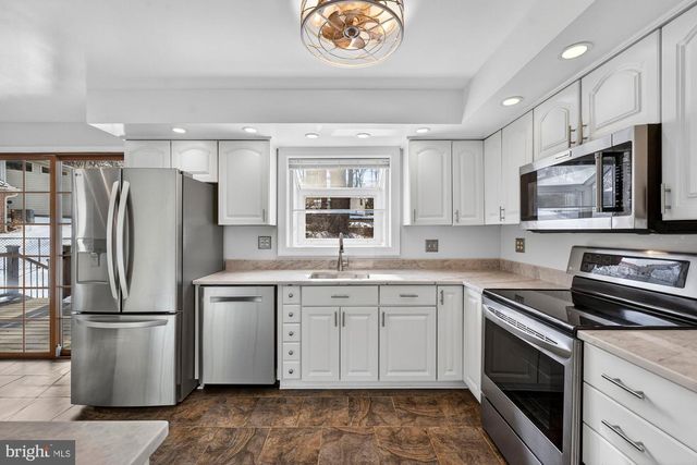 8905 SIDE SADDLE RD, Springfield, VA 22152