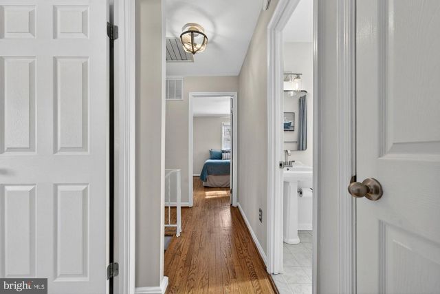 8905 SIDE SADDLE RD, Springfield, VA 22152