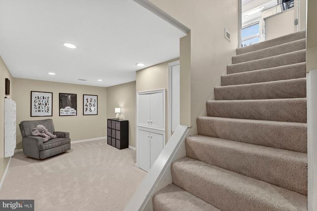 8905 SIDE SADDLE RD, Springfield, VA 22152