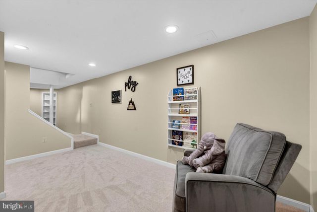 8905 SIDE SADDLE RD, Springfield, VA 22152