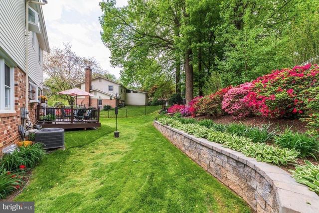 8905 SIDE SADDLE RD, Springfield, VA 22152