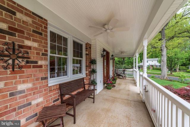 8905 SIDE SADDLE RD, Springfield, VA 22152