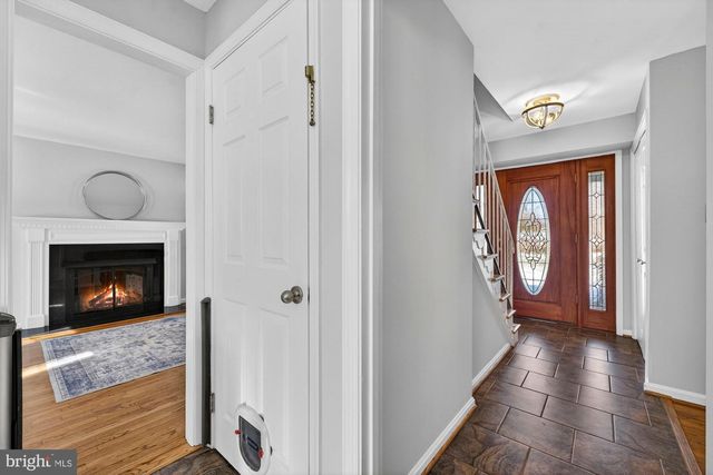 8905 SIDE SADDLE RD, Springfield, VA 22152