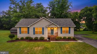 5487 SUMMIT POINT RD, Charles Town, WV 25414