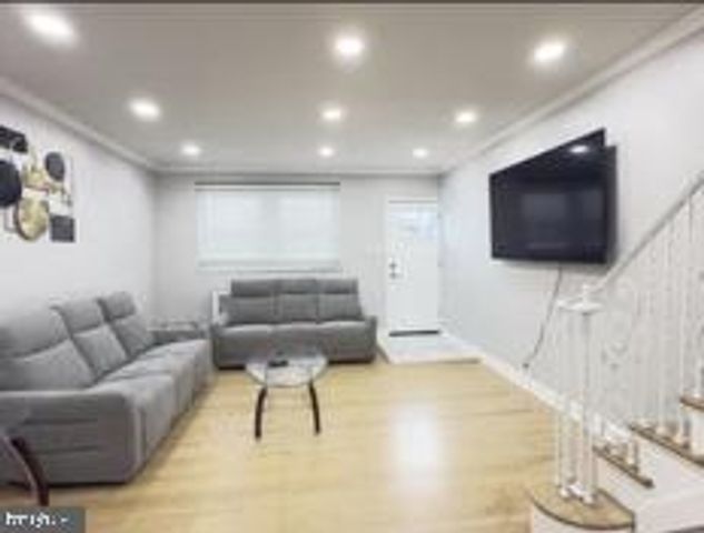 2545 S 9TH ST, Philadelphia, PA 19148