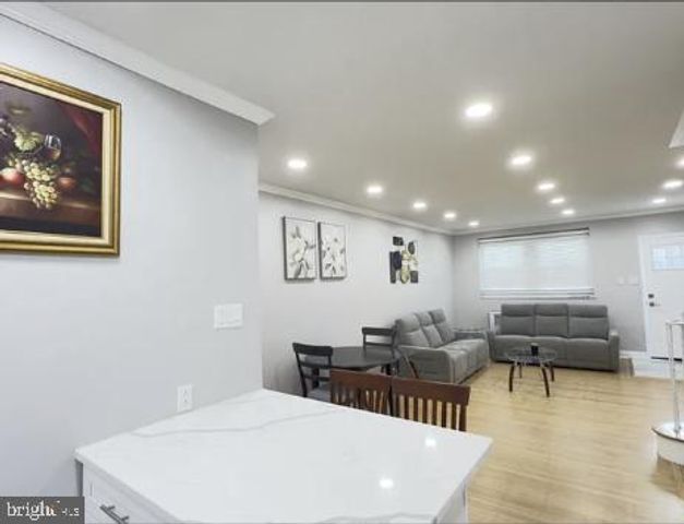 2545 S 9TH ST, Philadelphia, PA 19148